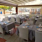 Victoria Hotel *